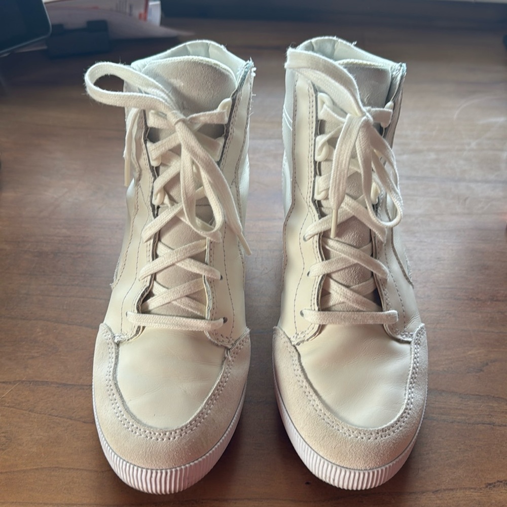 Sorel Out N About Wedge Boots size 8.5